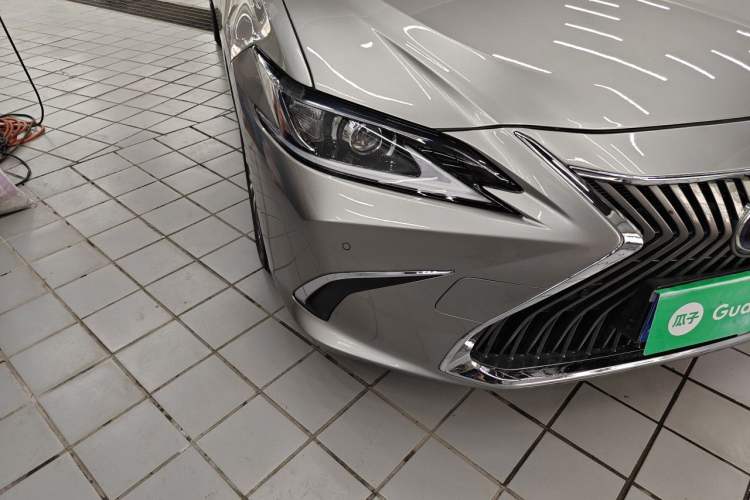 Used Lexus ES 2020 300h Premier Edition Right Front Headlight
