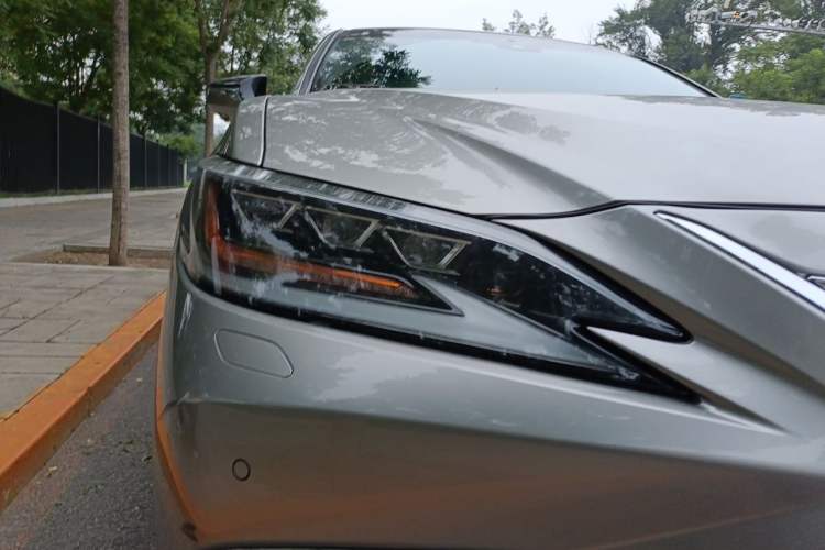 Used Lexus ES 2020 300h Premium Edition Right Front Headlight