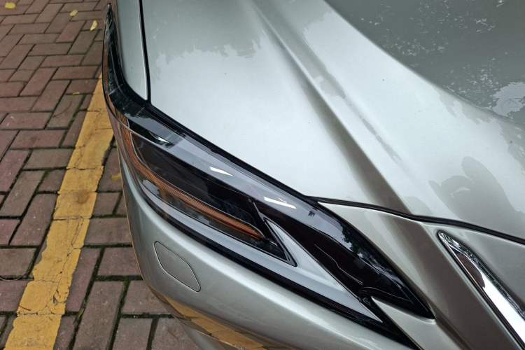 Used Lexus ES 2020 300h Premium Edition Right Front Headlight