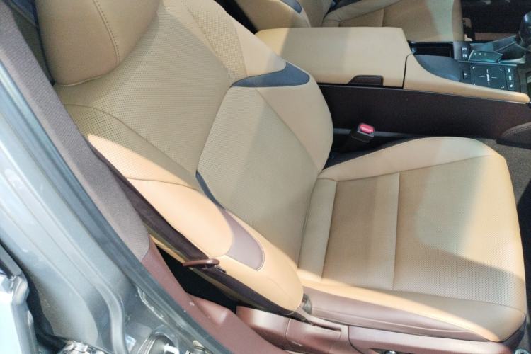 Used Lexus ES 2020 300h Deluxe Edition Right Front Seat