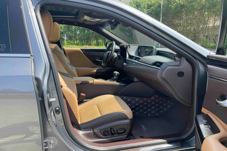 Used Lexus ES 2020 200 Excellence Edition Right Front Seat