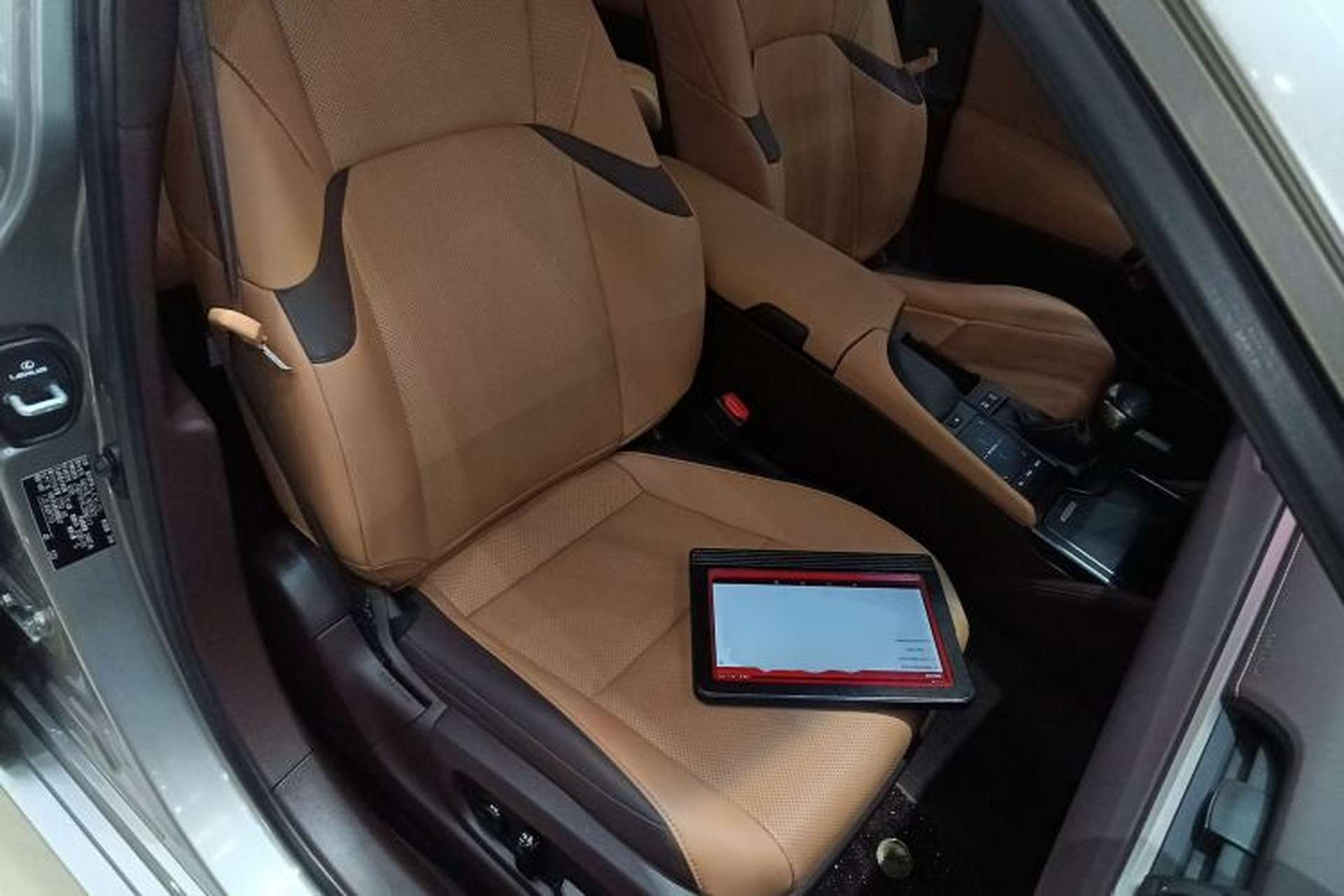 Used Lexus ES 2020 300h Premier Edition Right Front Seat