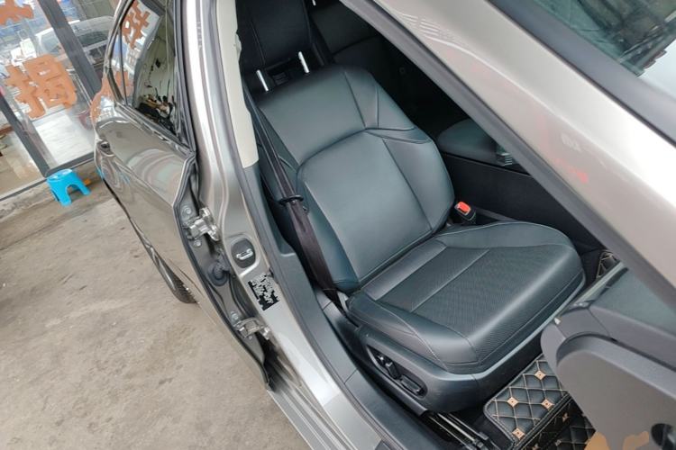 Used Lexus ES 2020 300h Premier Edition Right Front Seat