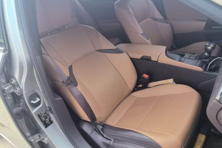 Used Lexus ES 2020 300h Premier Edition Right Front Seat