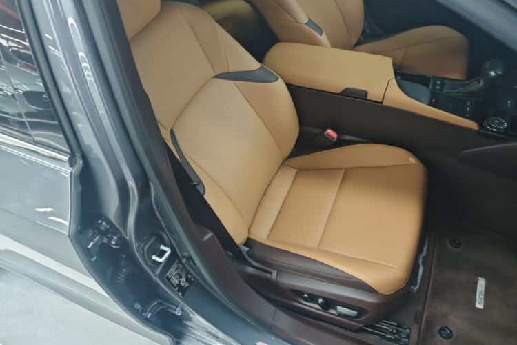 Used Lexus ES 2020 200 Excellence Edition Right Front Seat