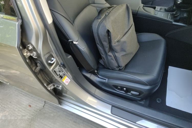Used Lexus ES 2020 300h Premier Edition Right Front Seat