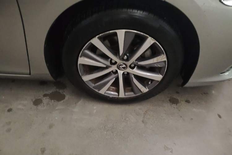 Used Lexus ES 2020 200 Excellence Edition Right Front Wheel Hub