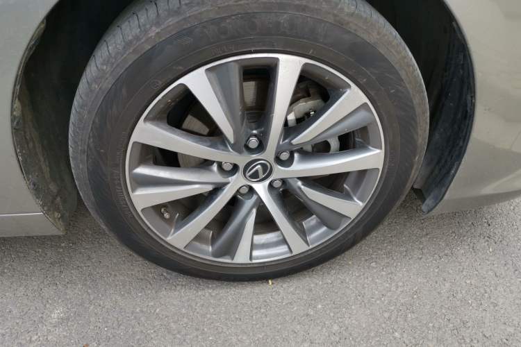 Used Lexus ES 2020 200 Excellence Edition Right Front Wheel Hub