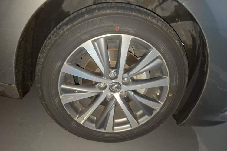Used Lexus ES 2020 200 Excellence Edition Right Front Wheel Hub