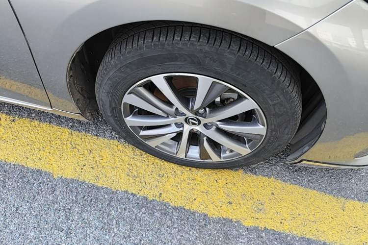 Used Lexus ES 2020 300h Premier Edition Right Front Wheel Hub