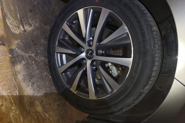 Used Lexus ES 2020 200 Excellence Edition Right Front Wheel Hub