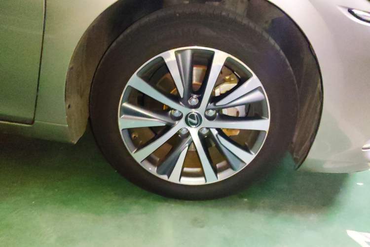 Used Lexus ES 2020 200 Excellence Edition Right Front Wheel Hub