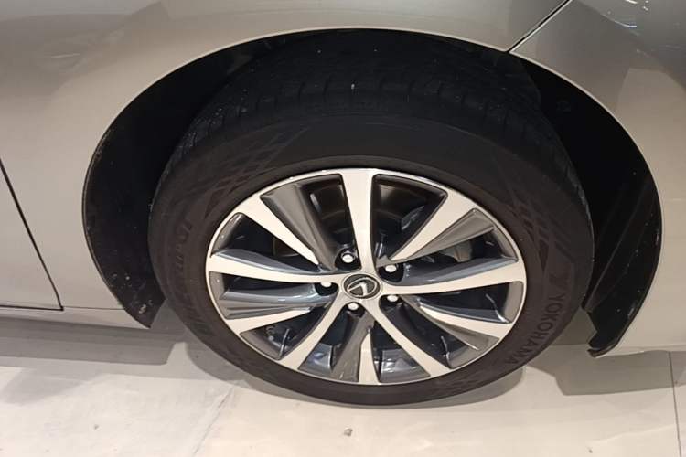 Used Lexus ES 2020 200 Excellence Edition Right Front Wheel Hub