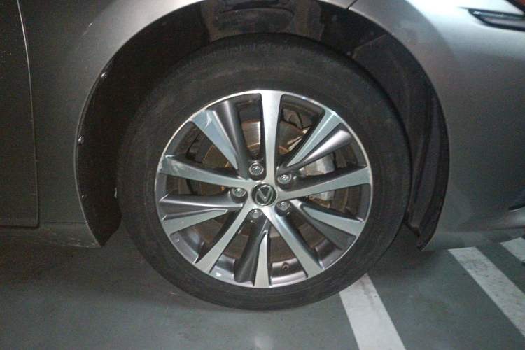 Used Lexus ES 2020 200 Excellence Edition Right Front Wheel Hub