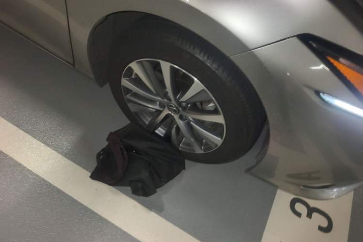 Used Lexus ES 2020 300h Premier Edition Right Front Wheel Hub