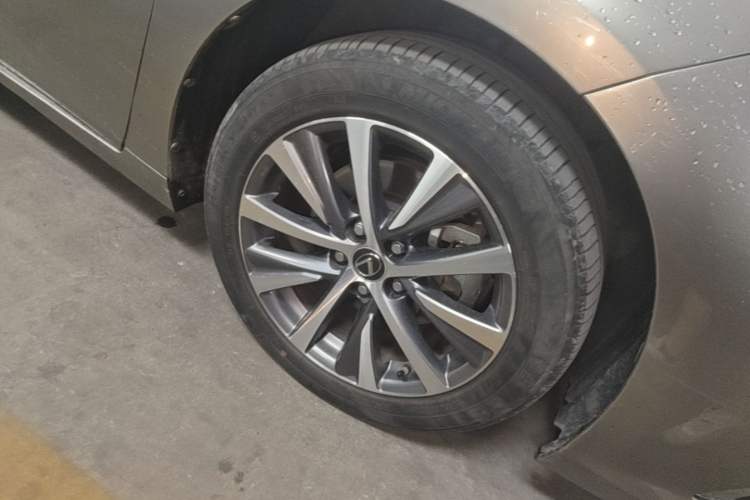 Used Lexus ES 2020 300h Premier Edition Right Front Wheel Hub