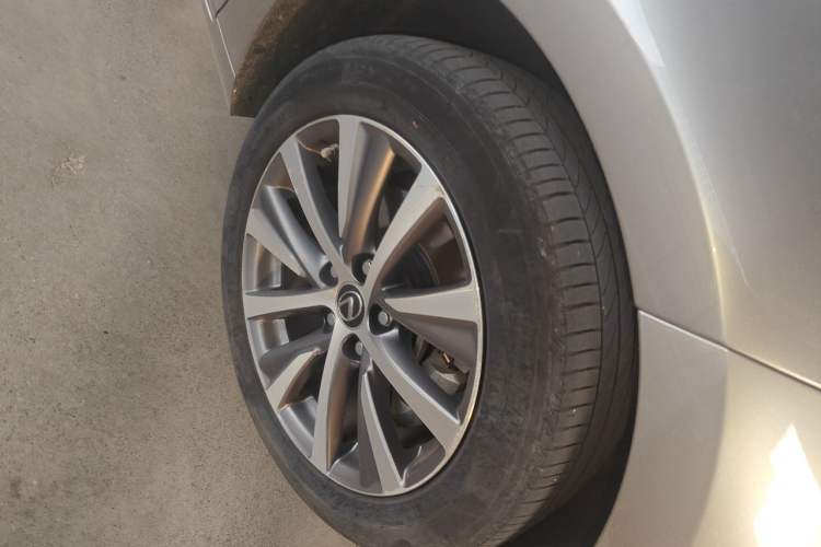 Used Lexus ES 2020 300h Premier Edition Right Front Wheel Hub