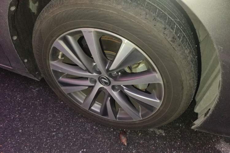 Used Lexus ES 2020 200 Luxury Edition Right Front Wheel Hub
