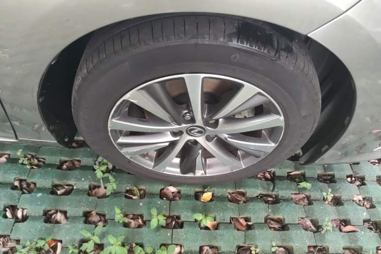 Used Lexus ES 2020 300h Premier Edition Right Front Wheel Hub