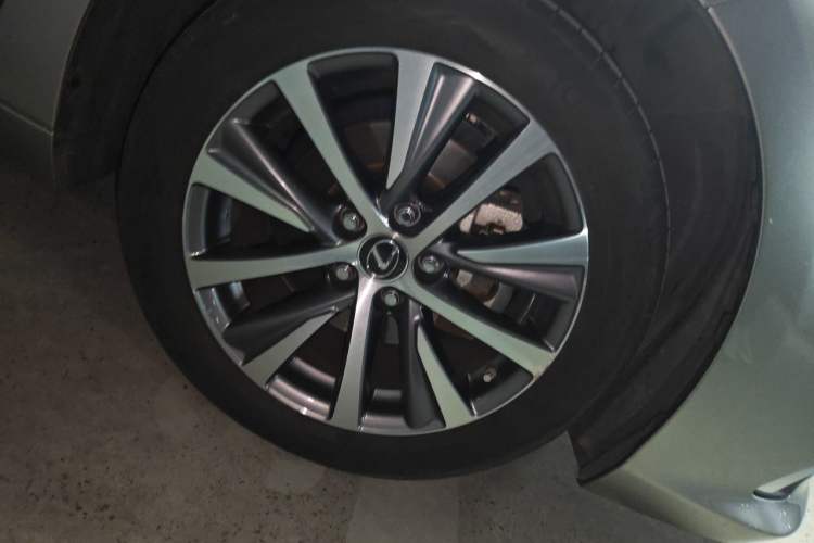 Used Lexus ES 2020 200 Excellence Edition Right Front Wheel Hub