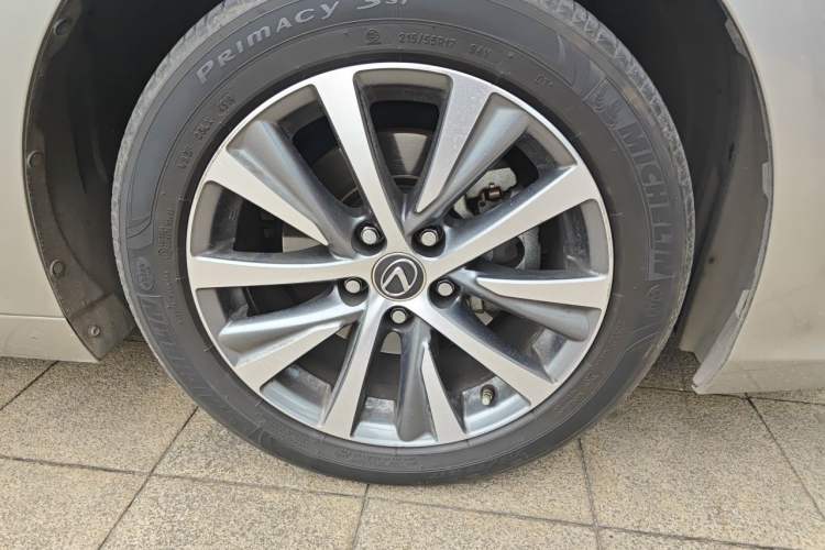 Used Lexus ES 2020 200 Excellence Edition Right Front Wheel Hub
