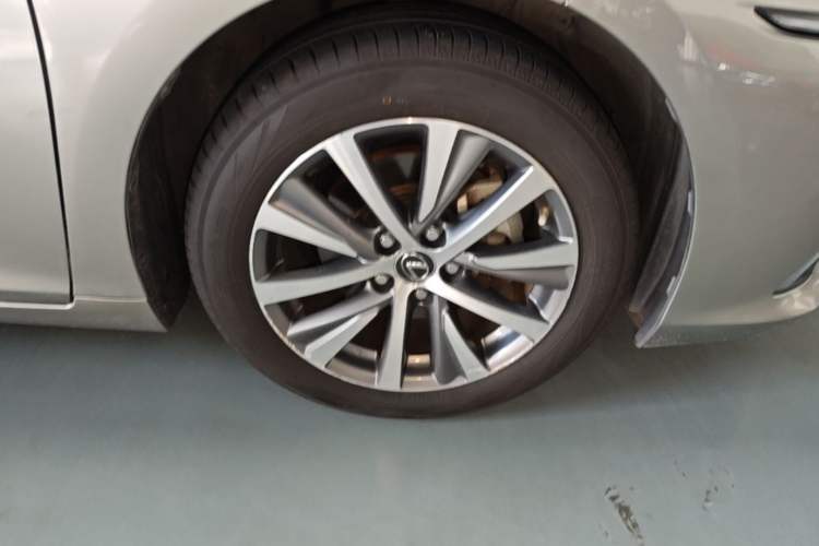 Used Lexus ES 2020 200 Excellence Edition Right Front Wheel Hub