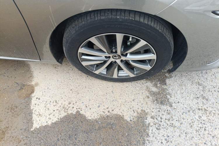 Used Lexus ES 2020 300h Premier Edition Right Front Wheel Hub