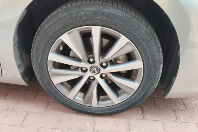 Used Lexus ES 2020 260 Excellence Edition Right Front Wheel Hub