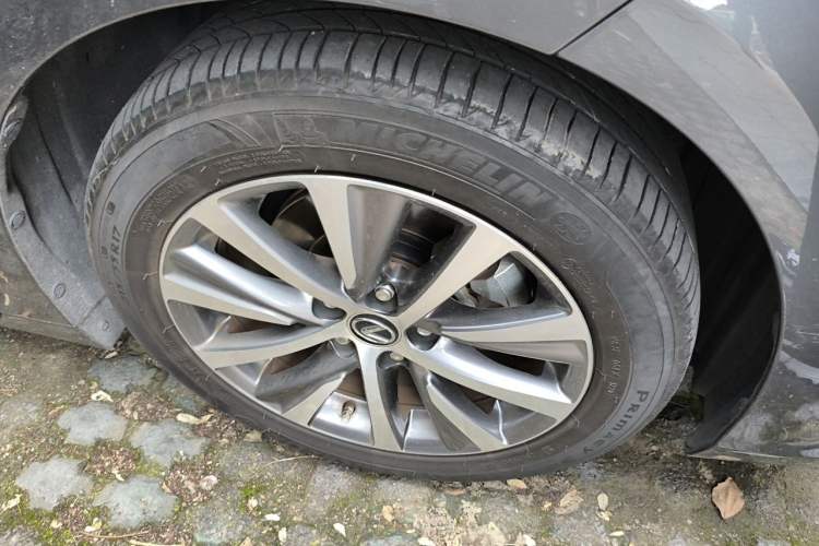 Used Lexus ES 2020 200 Excellence Edition Right Front Wheel Hub