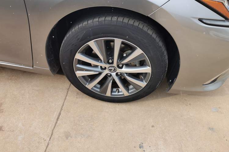 Used Lexus ES 2020 200 Excellence Edition Right Front Wheel Hub