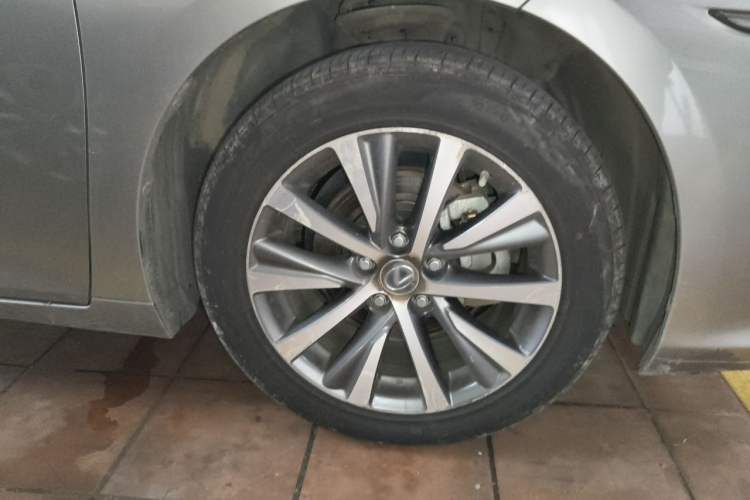 Used Lexus ES 2020 200 Excellence Edition Right Front Wheel Hub