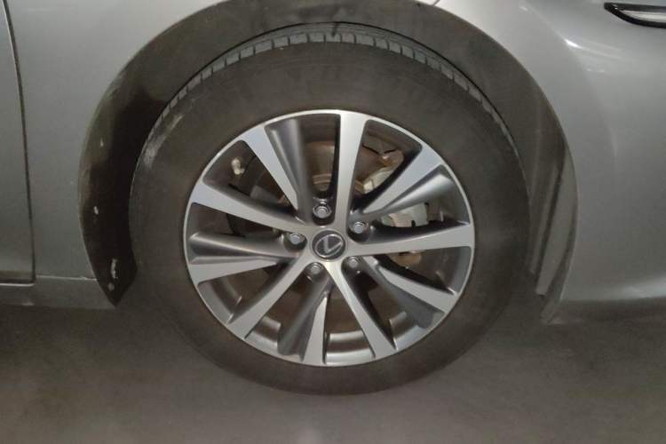 Used Lexus ES 2020 200 Excellence Edition Right Front Wheel Hub