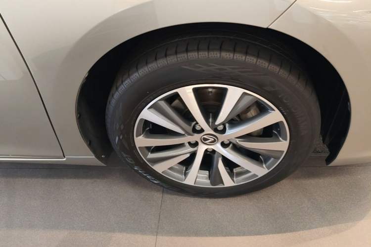 Used Lexus ES 2020 200 Excellence Edition Right Front Wheel Hub