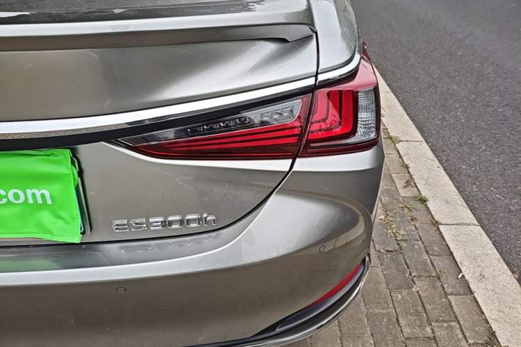 Used Lexus ES 2020 300h Premier Edition Right Rear Taillight