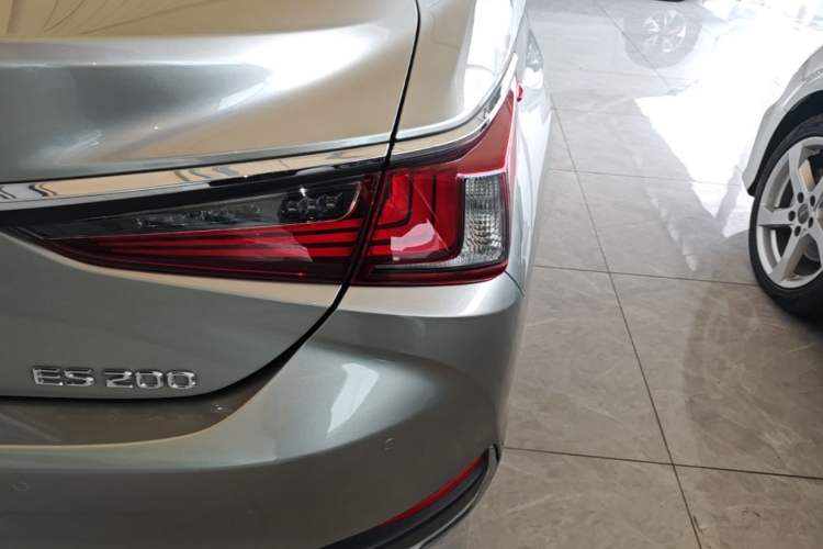 Used Lexus ES 2020 200 Excellence Edition Right Rear Taillight