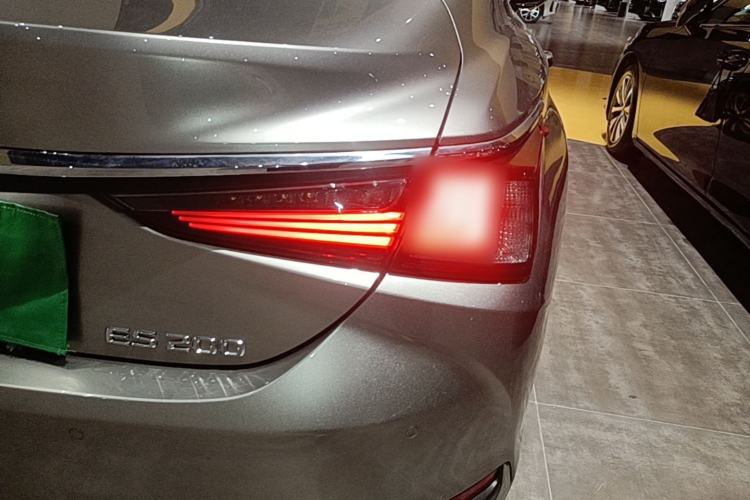 Used Lexus ES 2020 200 Luxury Edition Right Rear Taillight