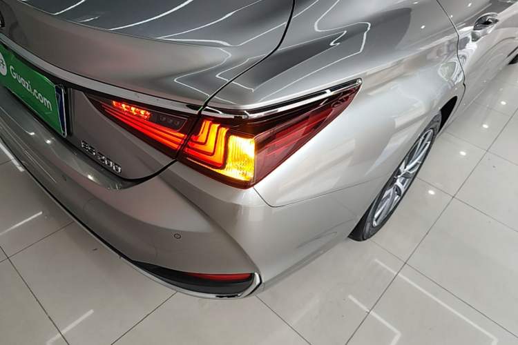 Used Lexus ES 2020 200 Excellence Edition Right Rear Taillight