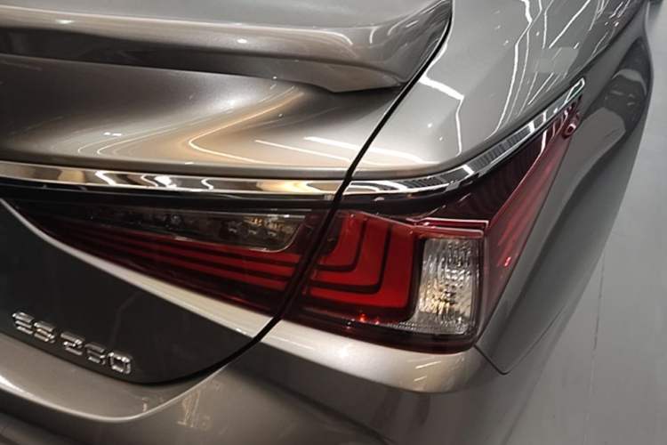 Used Lexus ES 2020 200 Excellence Edition Right Rear Taillight