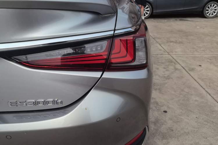 Used Lexus ES 2020 300h Premier Edition Right Rear Taillight