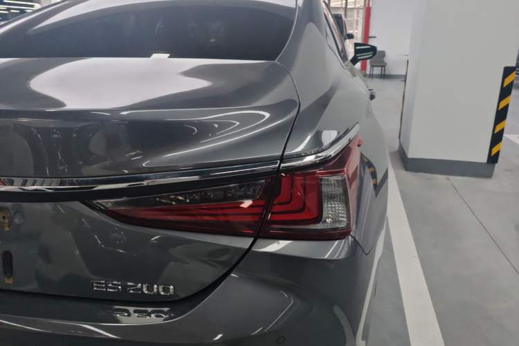 Used Lexus ES 2020 200 Excellence Edition Right Rear Taillight