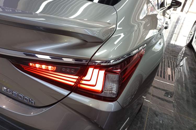 Used Lexus ES 2020 300h Premier Edition Right Rear Taillight