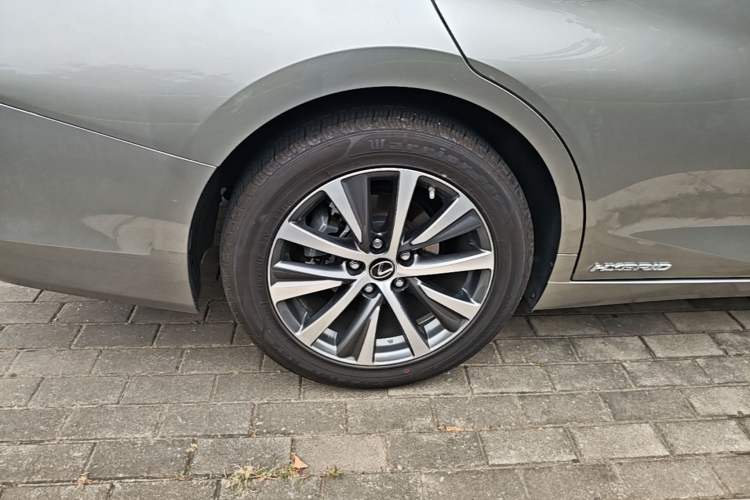Used Lexus ES 2020 300h Premier Edition Right Rear Wheel Hub