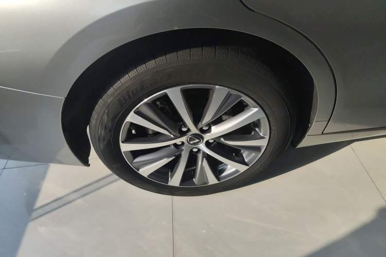 Used Lexus ES 2020 200 Excellence Edition Right Rear Wheel Hub