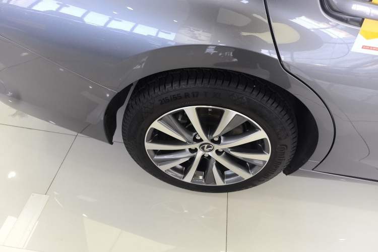 Used Lexus ES 2020 200 Luxury Edition Right Rear Wheel Hub