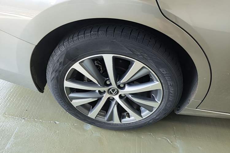 Used Lexus ES 2020 200 Excellence Edition Right Rear Wheel Hub