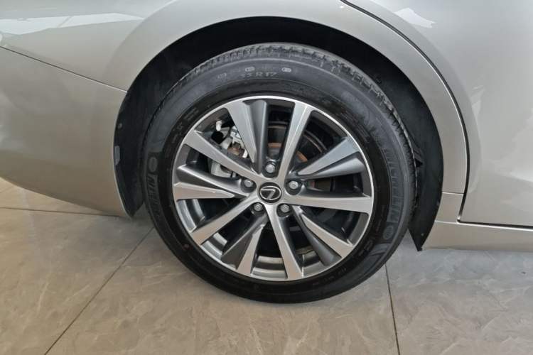Used Lexus ES 2020 200 Excellence Edition Right Rear Wheel Hub