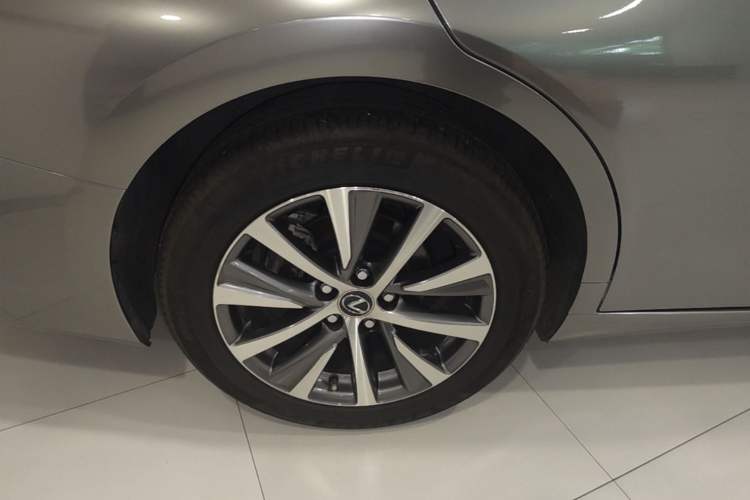 Used Lexus ES 2020 200 Excellence Edition Right Rear Wheel Hub
