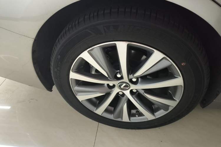 Used Lexus ES 2020 300h Premier Edition Right Rear Wheel Hub