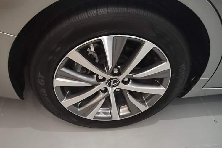 Used Lexus ES 2020 200 Excellence Edition Right Rear Wheel Hub