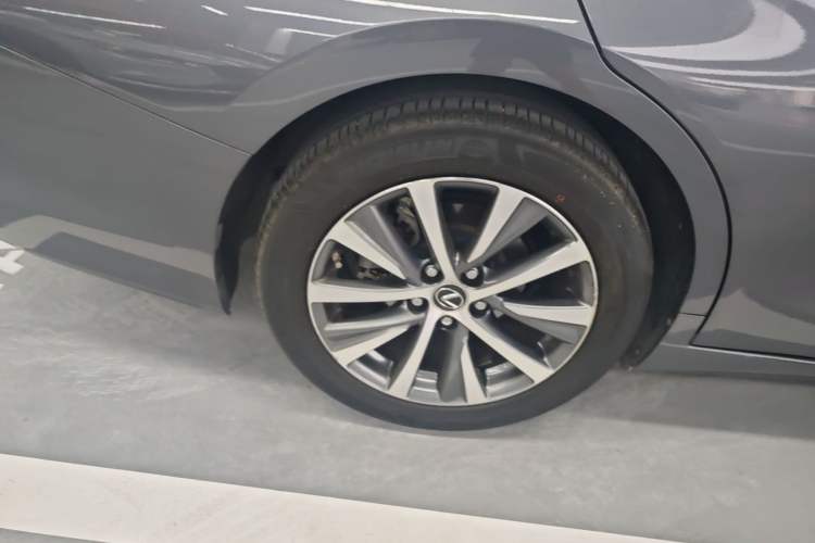 Used Lexus ES 2020 200 Excellence Edition Right Rear Wheel Hub